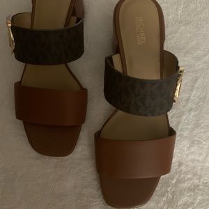 MK Summer Mid Leather , brown multi, size 7.5. Nib